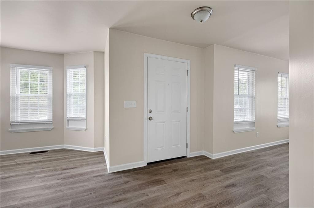 3 bedroom, 3 bathroom, 1,702 sq ft single family residence for sale at 245 Cedars Glen Circle, Villa Rica, GA 30180 — photo 2