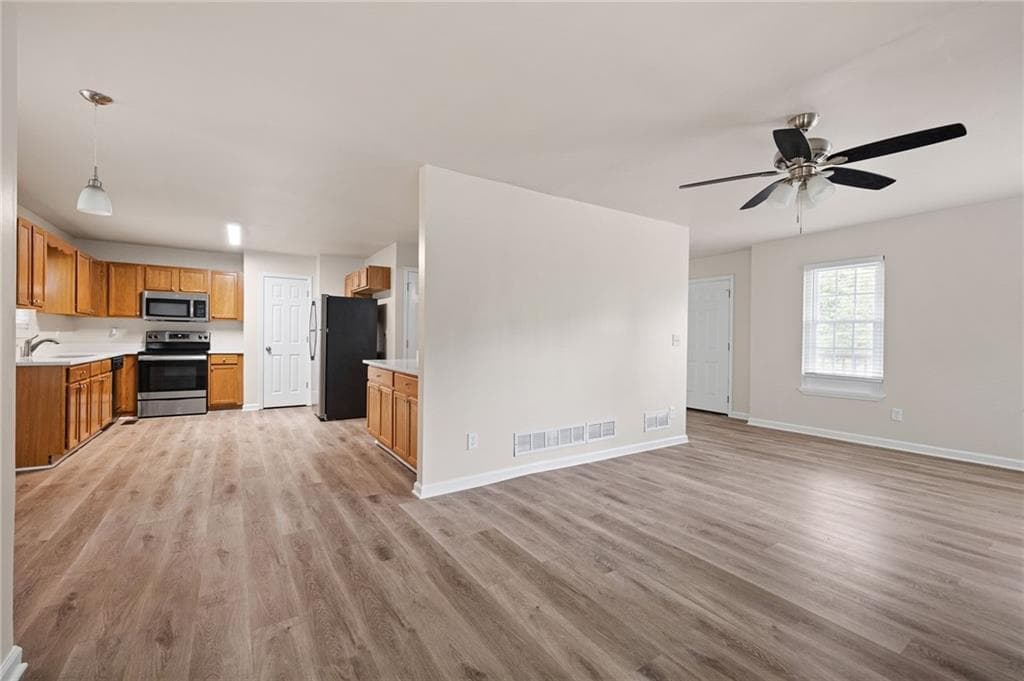 3 bedroom, 3 bathroom, 1,702 sq ft single family residence for sale at 245 Cedars Glen Circle, Villa Rica, GA 30180 — photo 6
