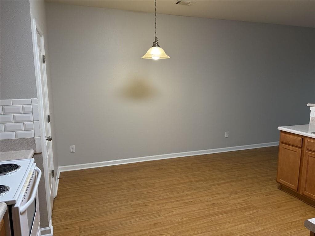 3 bedroom, 3 bathroom, 2,036 sq ft townhouse for sale at 1260 Chinon Point, Lithonia, GA 30058 — photo 6