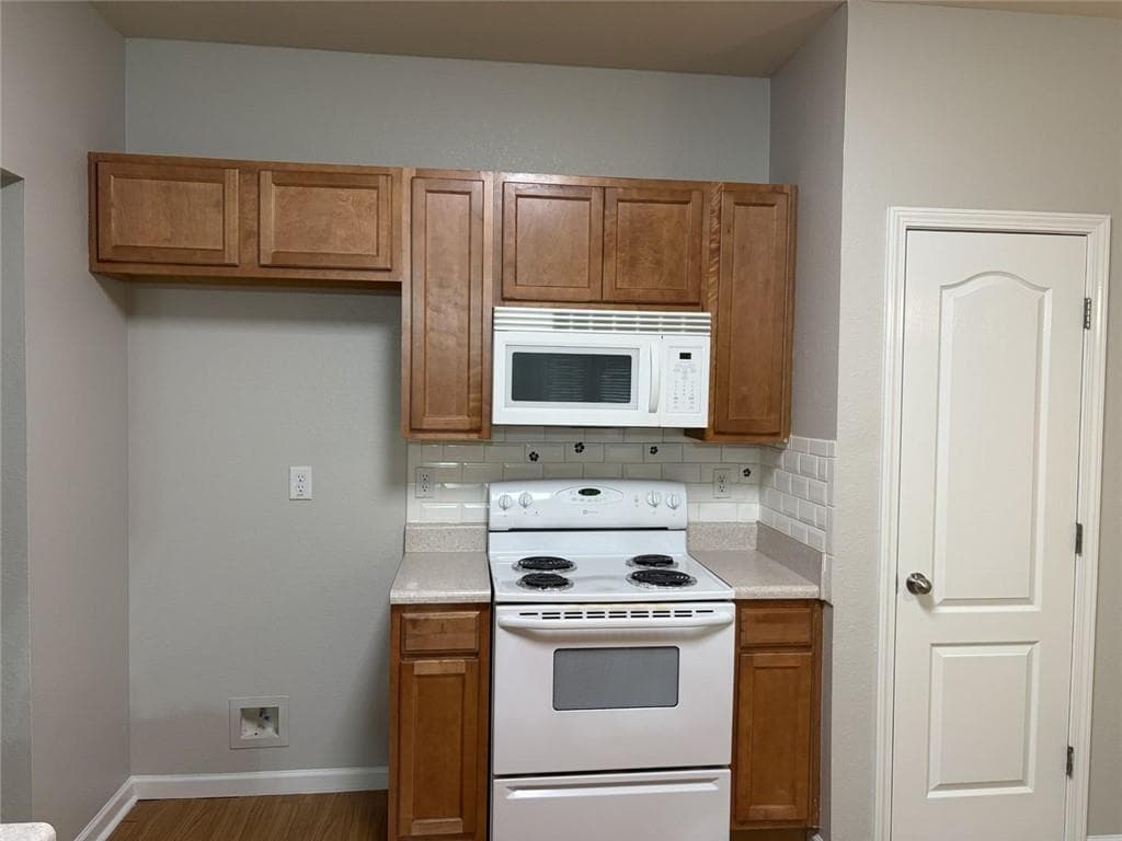 3 bedroom, 3 bathroom, 2,036 sq ft townhouse for sale at 1260 Chinon Point, Lithonia, GA 30058 — photo 7
