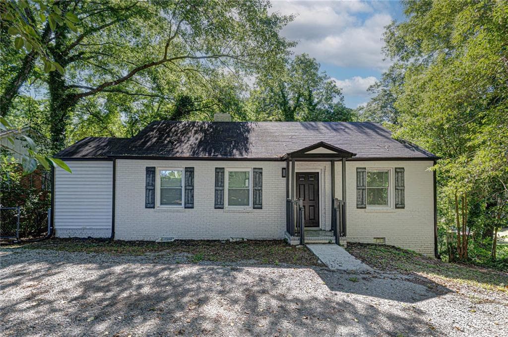 3 bedroom, 2 bathroom, 1,122 sq ft single family residence for sale at 151 Munson Drive, Columbus, GA 31903 — photo 2