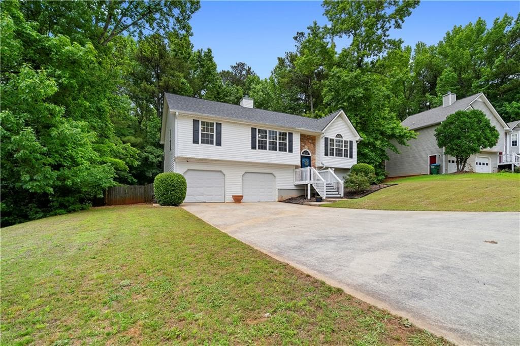 3 bedroom, 2 bathroom, 1,505 sq ft single family residence under contract at 1695 Cedar Hill, Douglasville, GA 30134 — photo 2
