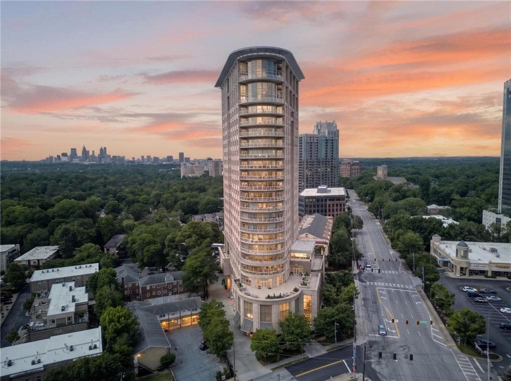 2 bedroom, 2 bathroom, 1,328 sq ft condominium for sale at 2881 Peachtree Road 1102, Atlanta, GA 30305 — photo 2
