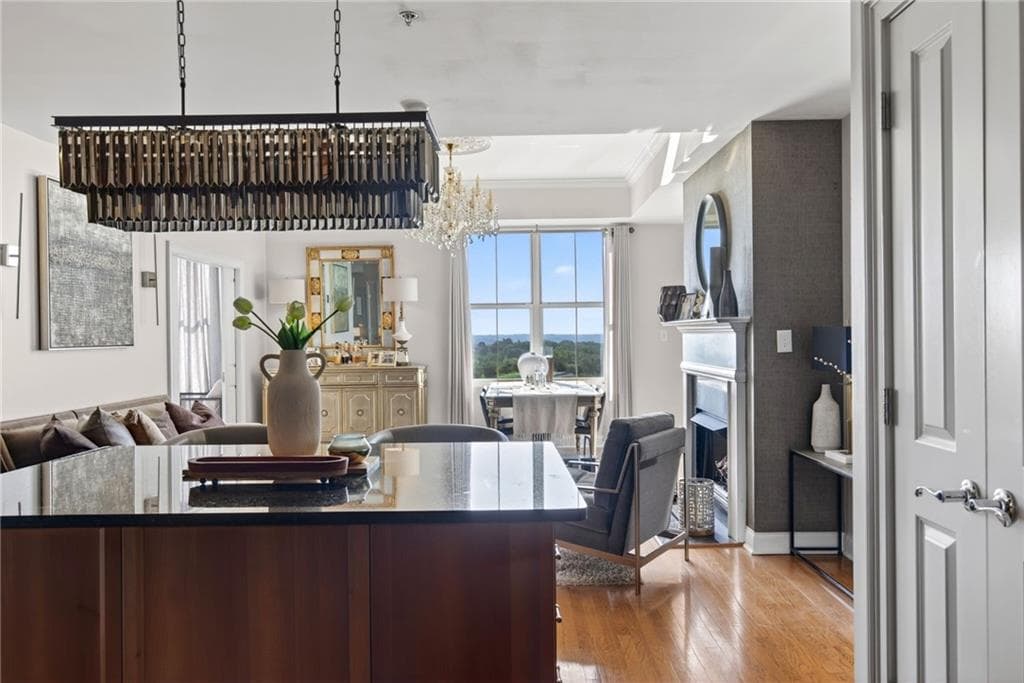 2 bedroom, 2 bathroom, 1,328 sq ft condominium for sale at 2881 Peachtree Road 1102, Atlanta, GA 30305 — photo 4