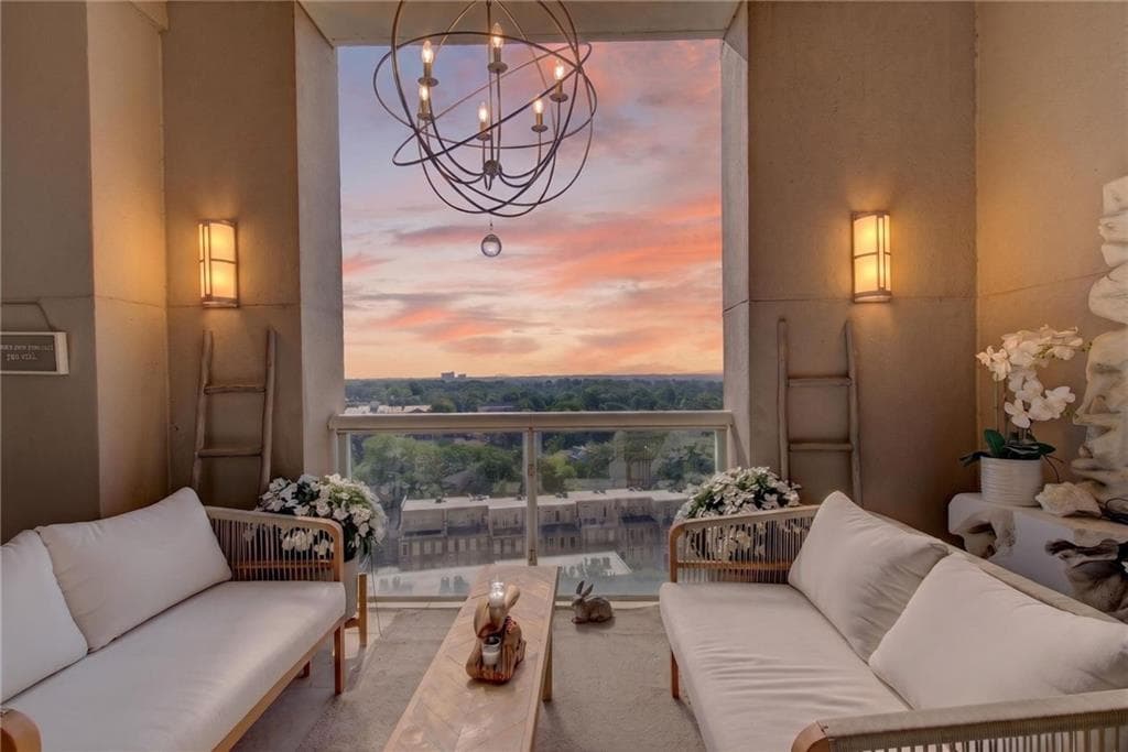 2 bedroom, 2 bathroom, 1,328 sq ft condominium for sale at 2881 Peachtree Road 1102, Atlanta, GA 30305 — photo 3