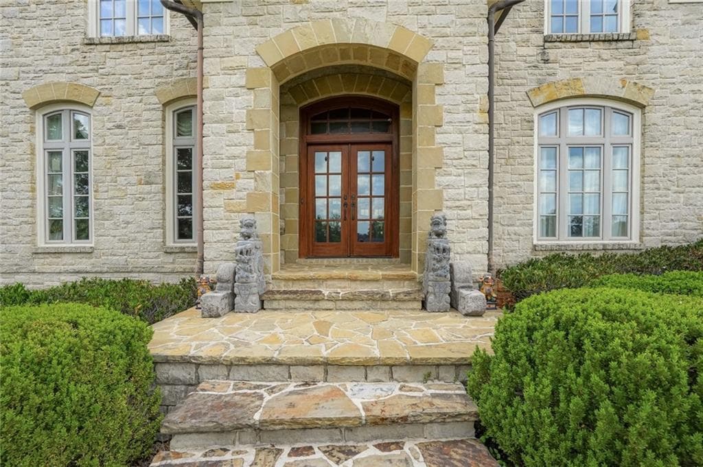 6 bedroom, 9 bathroom, 14,750 sq ft single family residence for sale at 4998 Gunnison Trace, Suwanee, GA 30024 — photo 2