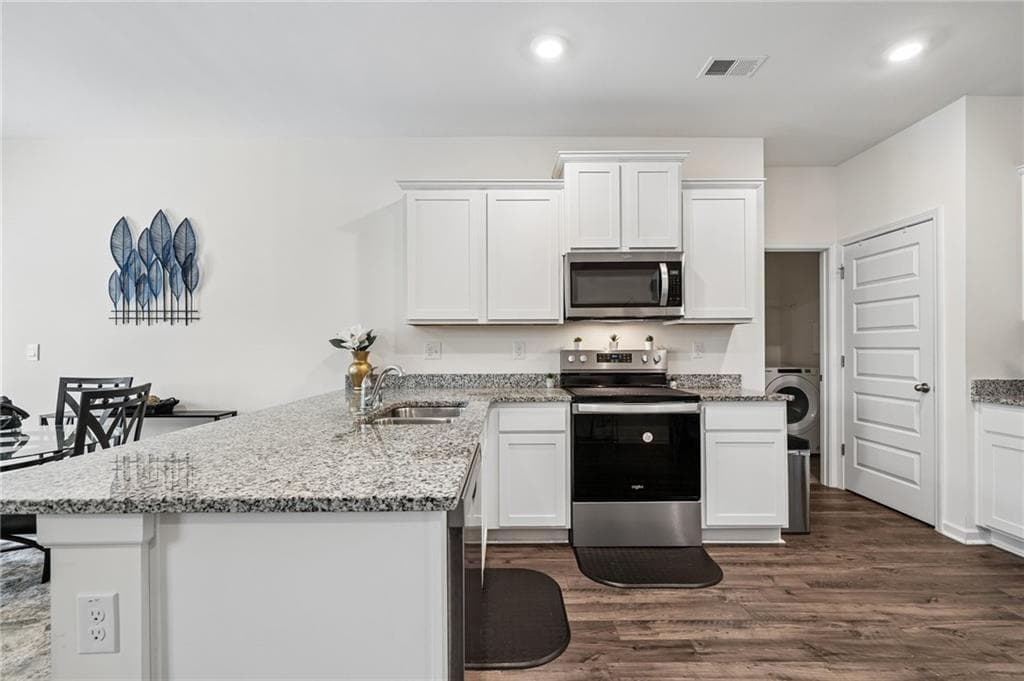 3 bedroom, 2 bathroom, 1,344 sq ft single family residence for sale at 8592 Seabiscuit Road, Lithonia, GA 30058 — photo 6
