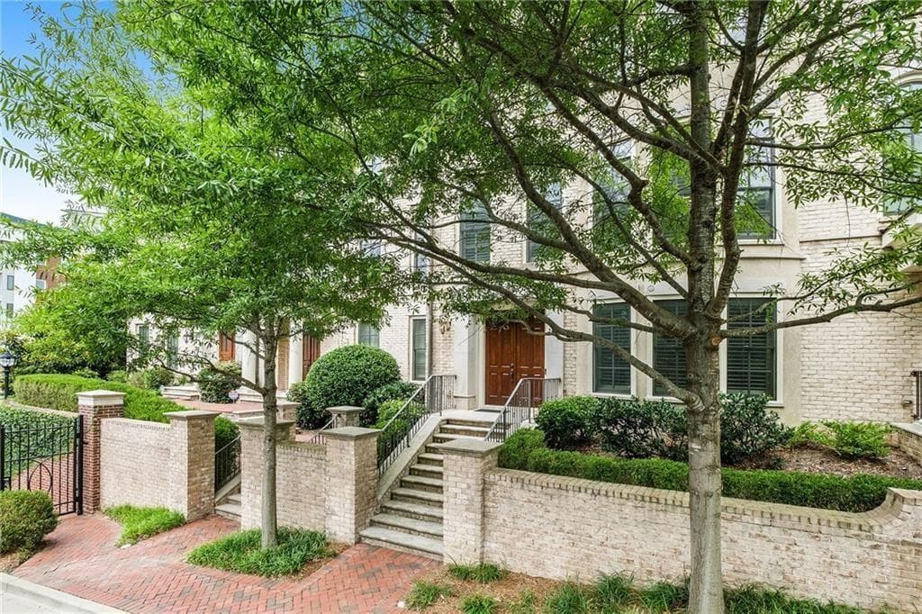 3 bedroom, 5 bathroom, 3,042 sq ft townhouse for rent at 3611 E Paces Way, Atlanta, GA 30326 for $6,650 a month — photo 1 of 33