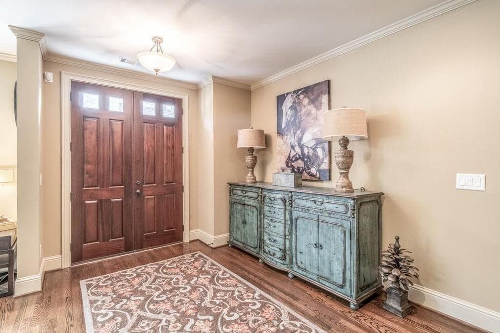 3 bedroom, 5 bathroom, 3,042 sq ft townhouse for rent at 3611 E Paces Way, Atlanta, GA 30326 for $6,650 a month — photo 2