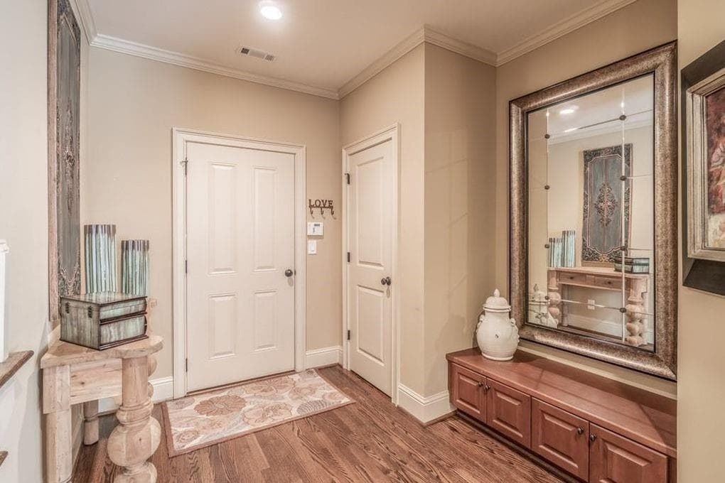 3 bedroom, 5 bathroom, 3,042 sq ft townhouse for rent at 3611 E Paces Way, Atlanta, GA 30326 for $6,650 a month — photo 3