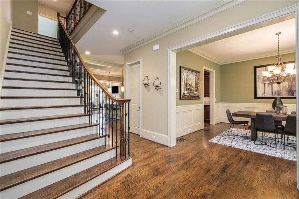 3 bedroom, 5 bathroom, 3,042 sq ft townhouse for rent at 3611 E Paces Way, Atlanta, GA 30326 for $6,650 a month — photo 4