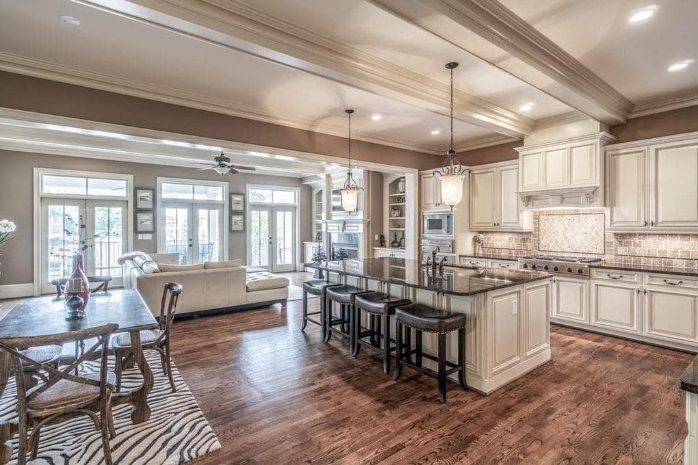 3 bedroom, 5 bathroom, 3,042 sq ft townhouse for rent at 3611 E Paces Way, Atlanta, GA 30326 for $6,650 a month — photo 5