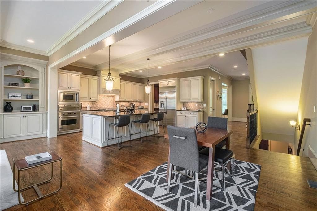 3 bedroom, 5 bathroom, 3,042 sq ft townhouse for rent at 3611 E Paces Way, Atlanta, GA 30326 for $6,650 a month — photo 7
