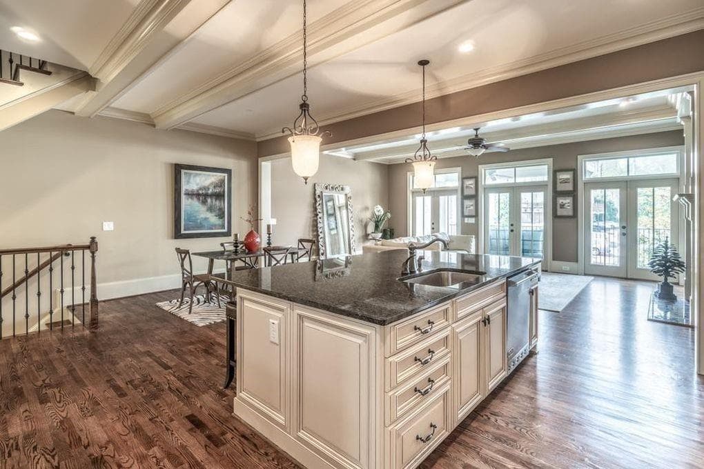 3 bedroom, 5 bathroom, 3,042 sq ft townhouse for rent at 3611 E Paces Way, Atlanta, GA 30326 for $6,650 a month — photo 8