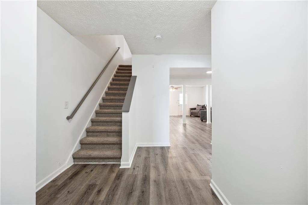 3 bedroom, 3 bathroom, 1,636 sq ft townhouse for sale at 5547 Strathmoor Manor Circle, Lithonia, GA 30058 — photo 3