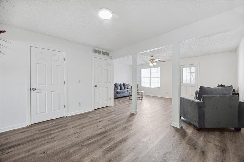 3 bedroom, 3 bathroom, 1,636 sq ft townhouse for sale at 5547 Strathmoor Manor Circle, Lithonia, GA 30058 — photo 7