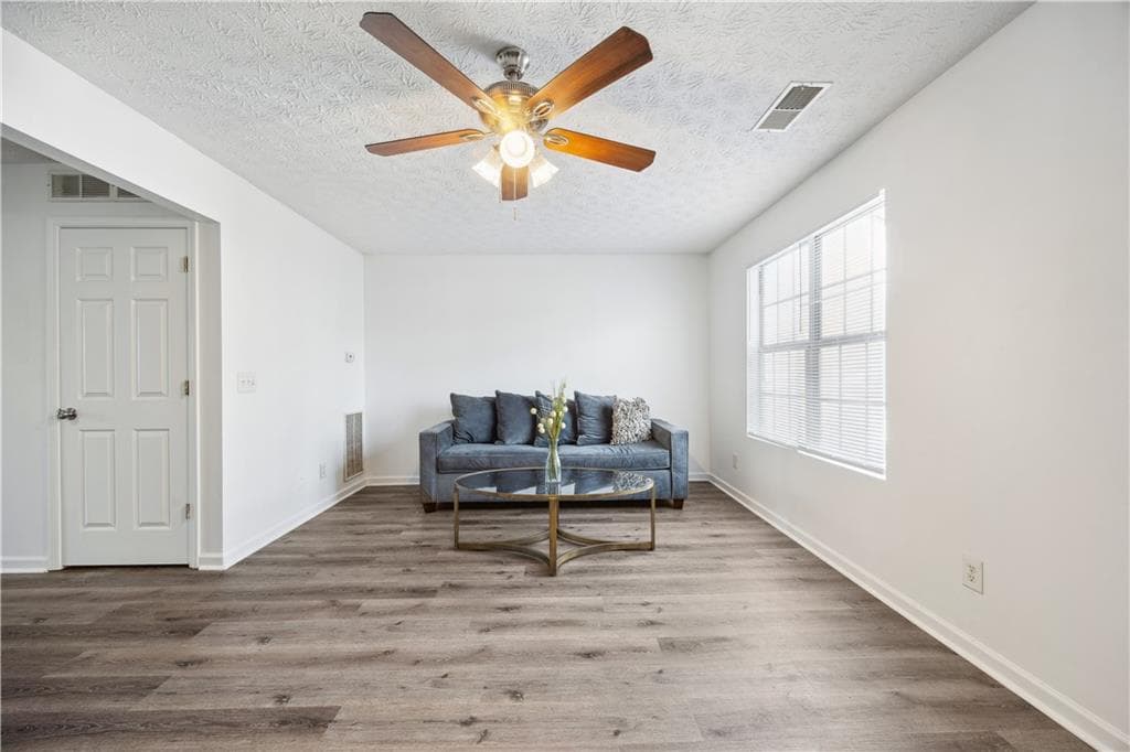 3 bedroom, 3 bathroom, 1,636 sq ft townhouse for sale at 5547 Strathmoor Manor Circle, Lithonia, GA 30058 — photo 9