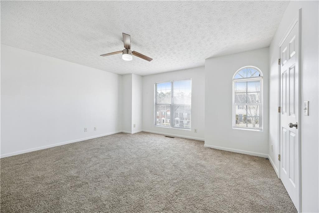 3 bedroom, 3 bathroom, 1,636 sq ft townhouse for sale at 5547 Strathmoor Manor Circle, Lithonia, GA 30058 — photo 10