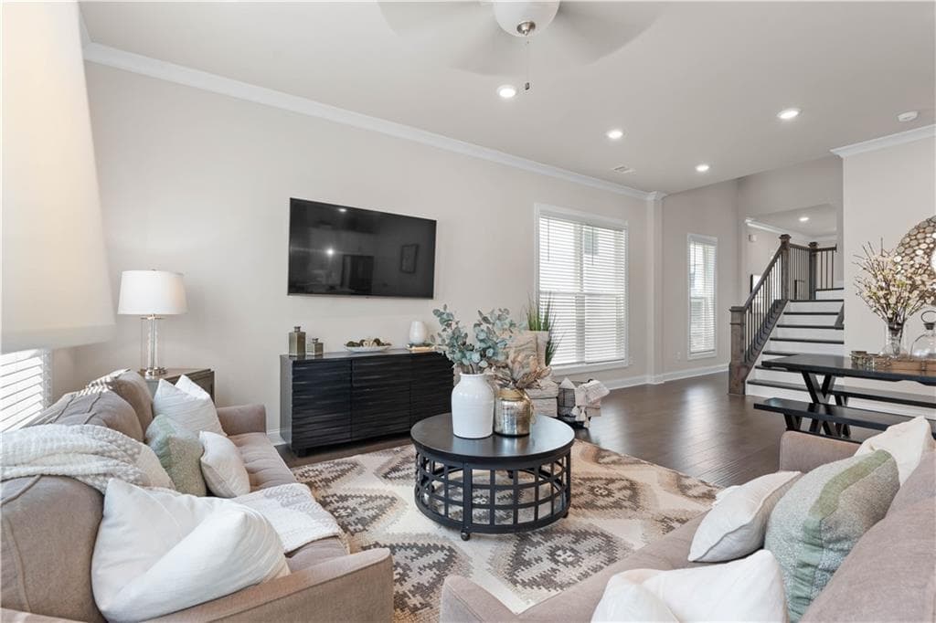 4 bedroom, 3 bathroom, 2,016 sq ft single family residence for sale at 605 Beechwood Way, Hoschton, GA 30548 — photo 2