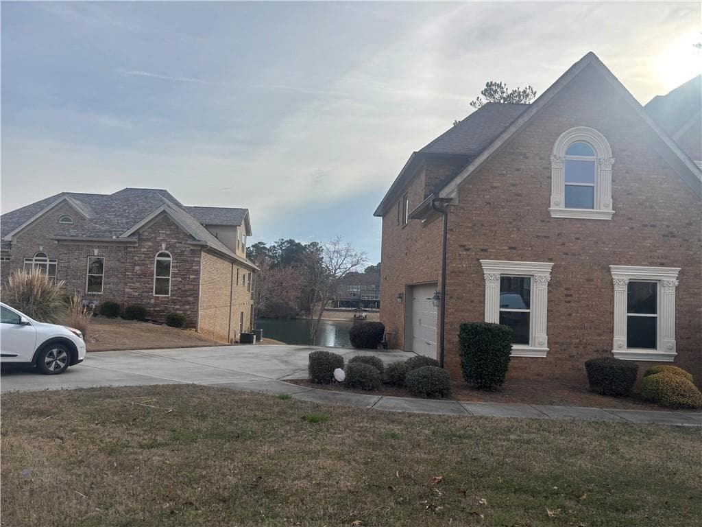 5 bedroom, 6 bathroom, 4,006 sq ft single family residence for sale at 2525 Lake Erma Drive, Hampton, GA 30228 — photo 3