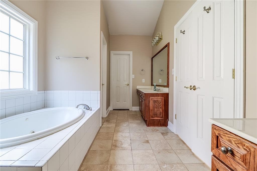 4 bedroom, 3 bathroom, 4,104 sq ft single family residence for rent at 6150 Six Mile Cove Road, Cumming, GA 30041 for $4,554 a month — photo 7