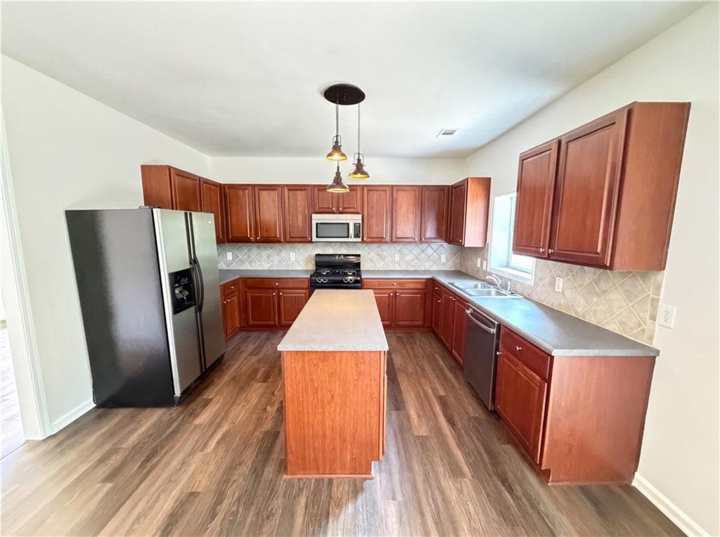 4 bedroom, 3 bathroom, 2,894 sq ft single family residence for sale at 109 Puckett Court, Canton, GA 30115 — photo 2