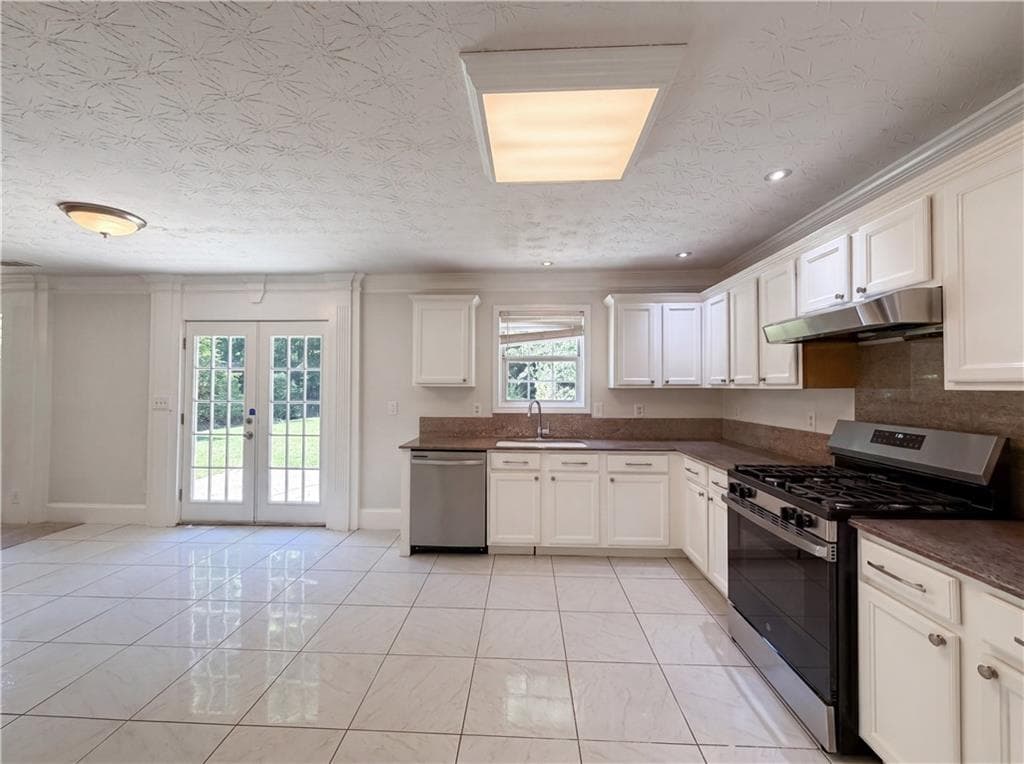 4 bedroom, 3 bathroom, 1,968 sq ft single family residence under contract at 3324 Baymount Way, Lawrenceville, GA 30043 — photo 9