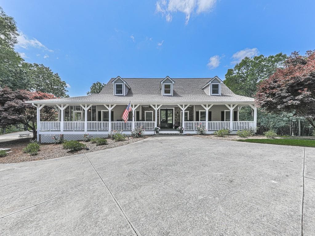 5 bedroom, 5 bathroom, 6,225 sq ft single family residence for sale at 397 Thomas Road, Dallas, GA 30132 — photo 3