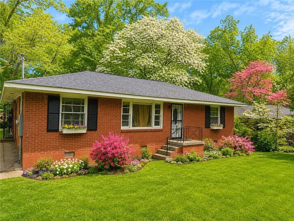 3 bedroom, 1 bathroom, 1,089 sq ft single family residence under contract at 25 Bromack Drive, Atlanta, GA 30315