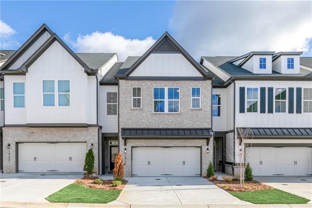 3 bedroom, 3 bathroom, 2,076 sq ft townhouse under contract at 1981 Carver Lane 48, Marietta, GA 30066