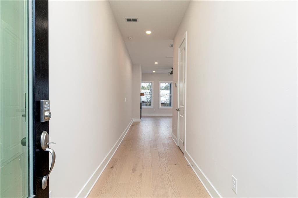 3 bedroom, 3 bathroom, 2,076 sq ft townhouse under contract at 1981 Carver Lane 48, Marietta, GA 30066 — photo 2