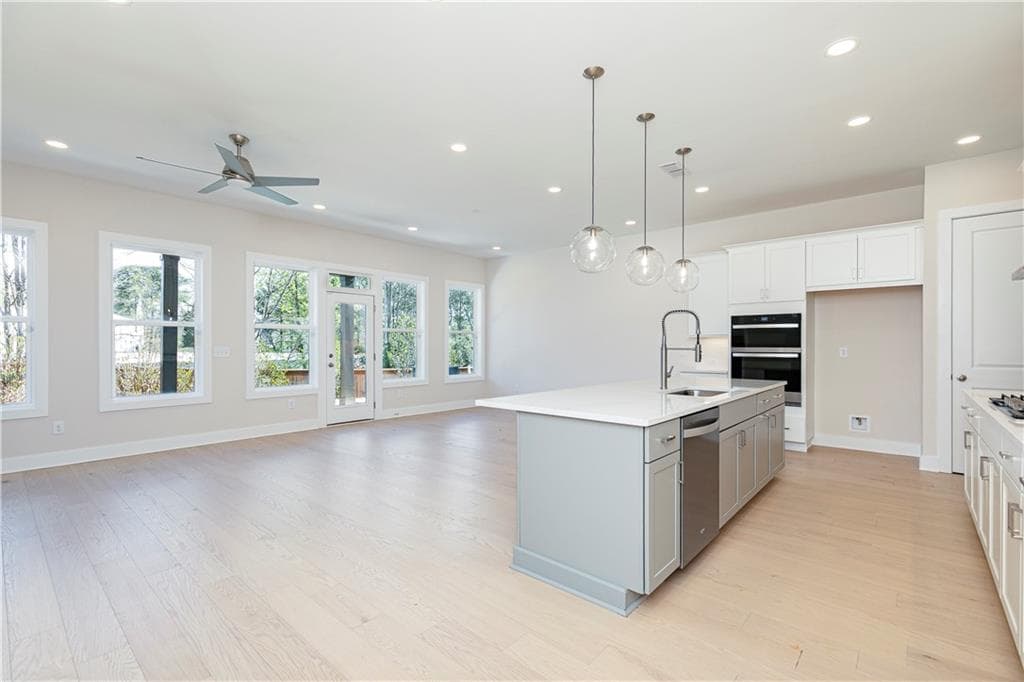 3 bedroom, 3 bathroom, 2,076 sq ft townhouse under contract at 1981 Carver Lane 48, Marietta, GA 30066 — photo 5