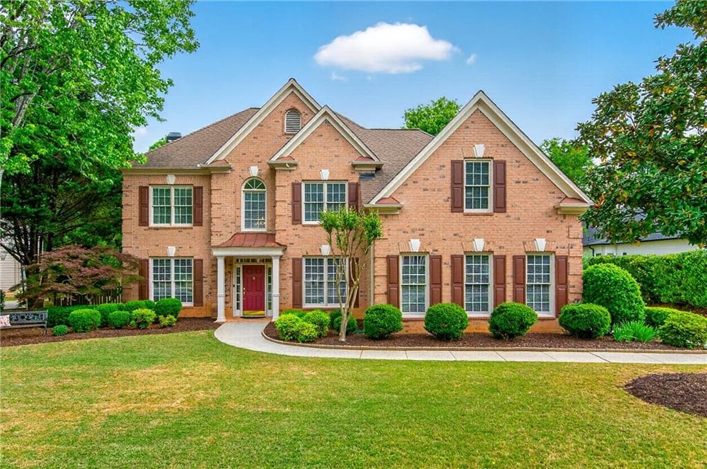 4 bedroom, 4 bathroom, 2,699 sq ft single family residence for sale at 920 Whitetail Court, Alpharetta, GA 30005 — photo 2