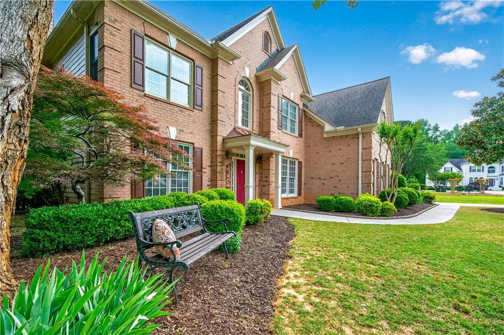 4 bedroom, 4 bathroom, 2,699 sq ft single family residence for sale at 920 Whitetail Court, Alpharetta, GA 30005 — photo 4