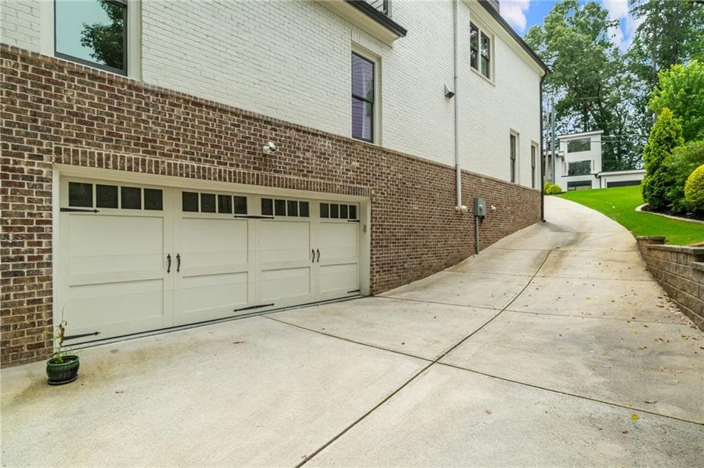 6 bedroom, 5 bathroom, 5,400 sq ft single family residence for sale at 2571 Winding Lane, Atlanta, GA 30319 — photo 3