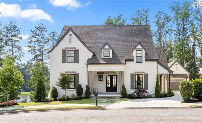 6 bedroom, 8 bathroom, 7,200 sq ft single family residence under contract at 3940 Cottage Park Court, Alpharetta, GA 30004 — photo 2