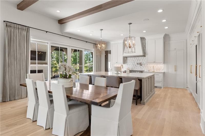 6 bedroom, 8 bathroom, 7,200 sq ft single family residence under contract at 3940 Cottage Park Court, Alpharetta, GA 30004 — photo 4