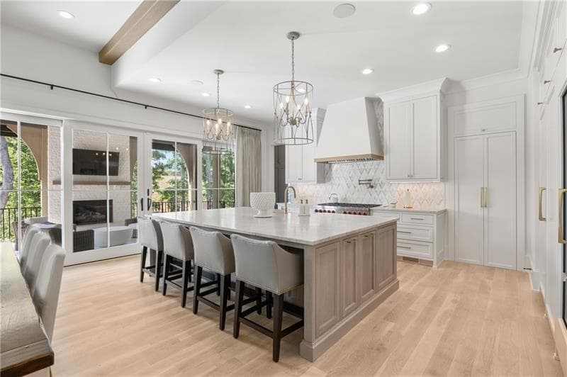 6 bedroom, 8 bathroom, 7,200 sq ft single family residence under contract at 3940 Cottage Park Court, Alpharetta, GA 30004 — photo 5