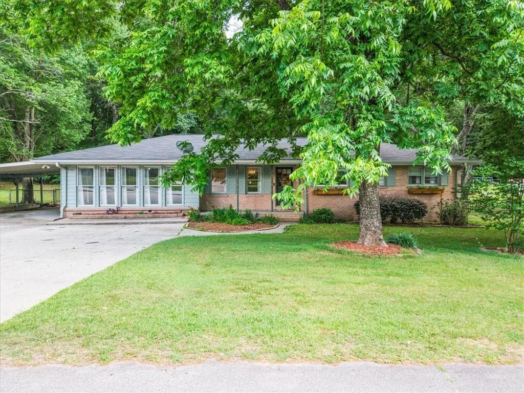 3 bedroom, 2 bathroom, 1,912 sq ft single family residence under contract at 2678 S Lakeview Drive, Conyers, GA 30094