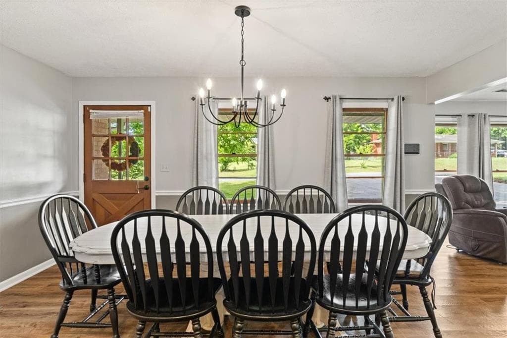 3 bedroom, 2 bathroom, 1,912 sq ft single family residence under contract at 2678 S Lakeview Drive, Conyers, GA 30094 — photo 8
