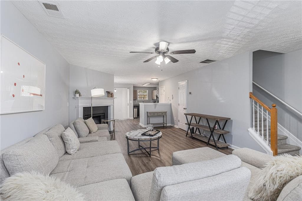 3 bedroom, 3 bathroom, 1,404 sq ft condominium for sale at 6536 Arbor Gate Drive 2, Mableton, GA 30126 — photo 4