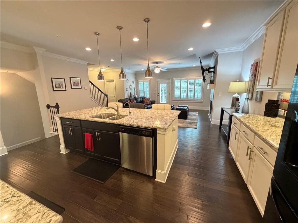 4 bedroom, 4 bathroom, 2,620 sq ft townhouse for sale at 9015 Woodland Trail 8, Alpharetta, GA 30009 — photo 8