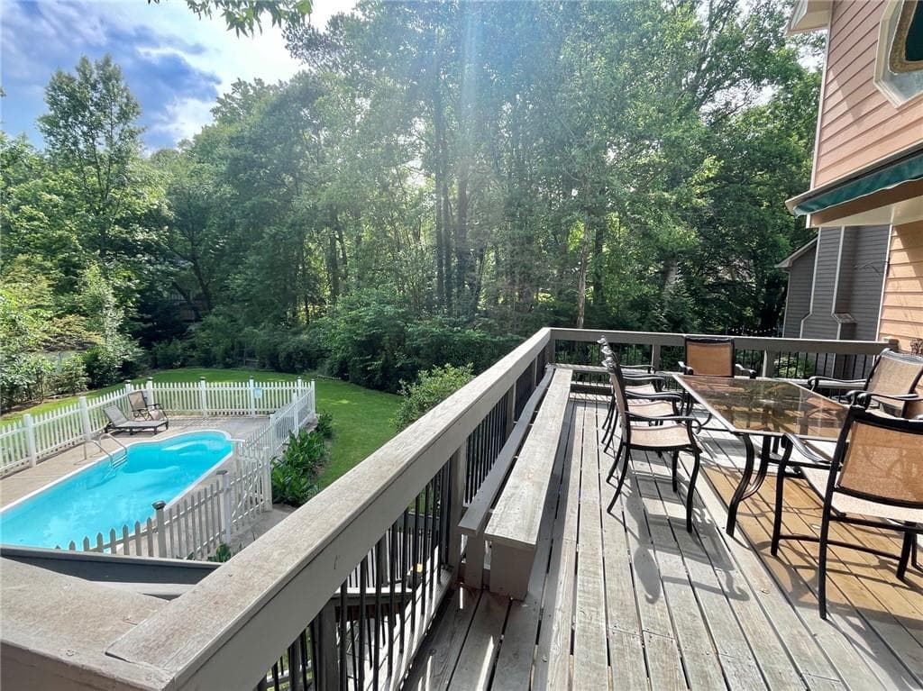 5 bedroom, 3 bathroom, 2,391 sq ft single family residence under contract at 3120 Saint Andrews Circle, Duluth, GA 30096 — photo 2