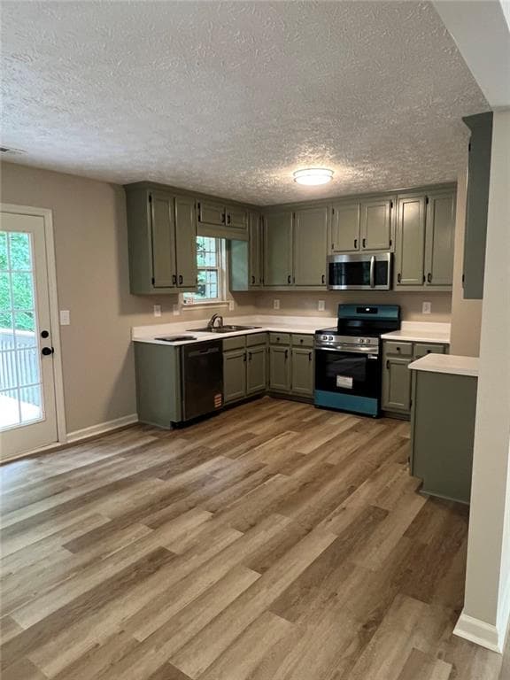 4 bedroom, 3 bathroom, 2,024 sq ft single family residence for sale at 4622 Middleboro Lane, Gainesville, GA 30506 — photo 5