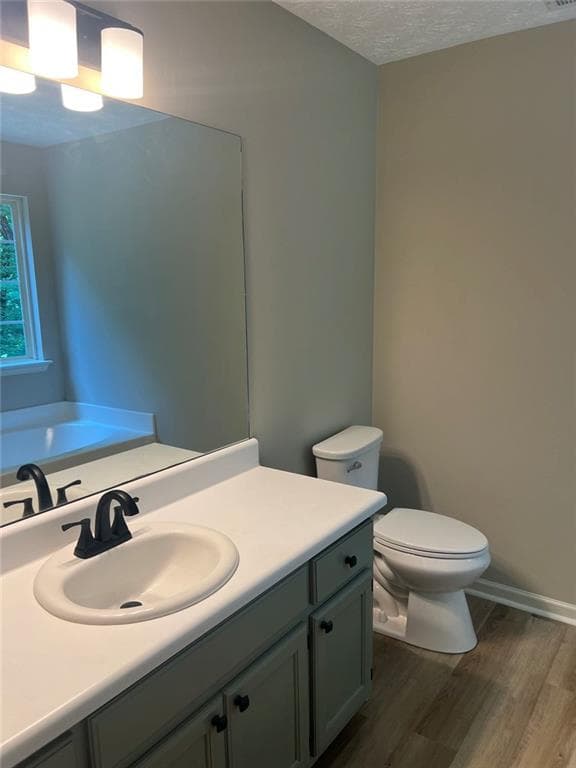 4 bedroom, 3 bathroom, 2,024 sq ft single family residence for sale at 4622 Middleboro Lane, Gainesville, GA 30506 — photo 9