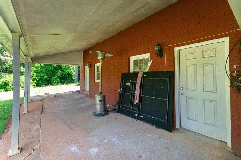 5 bedroom, 3 bathroom, 3,932 sq ft single family residence for sale at 6980 Rivertown Road, Fairburn, GA 30213 — photo 9