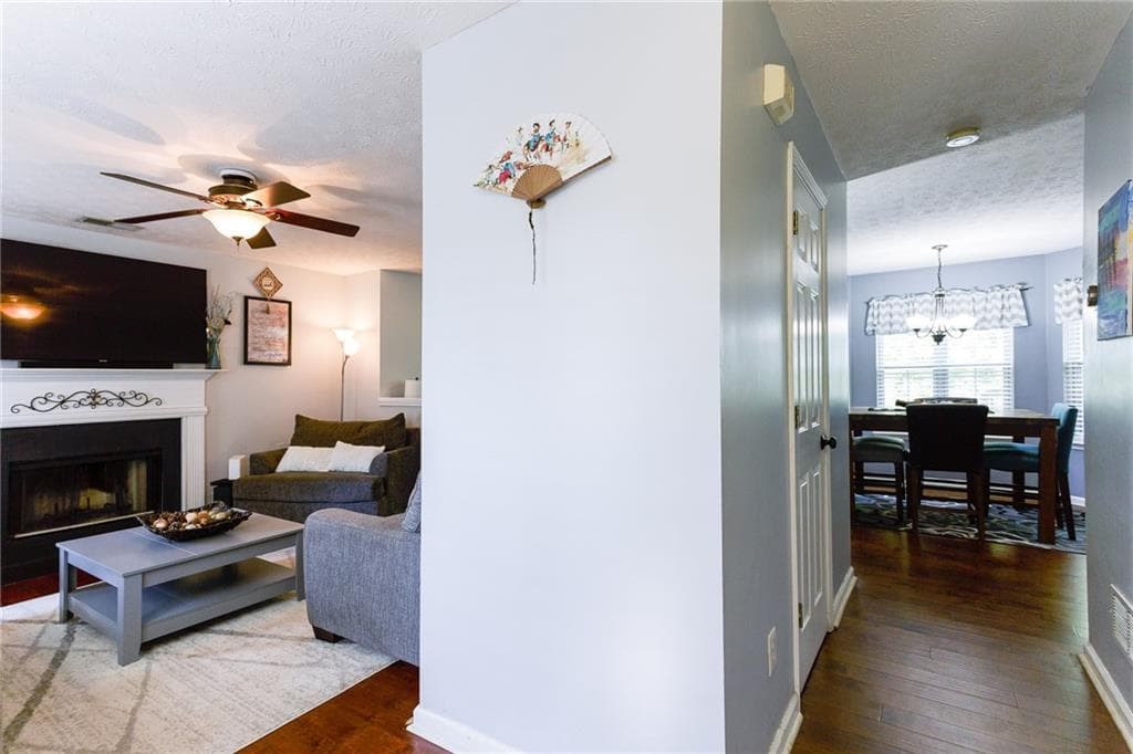 4 bedroom, 3 bathroom, 1,771 sq ft single family residence for sale at 4926 Lake Park Lane, Acworth, GA 30101 — photo 3