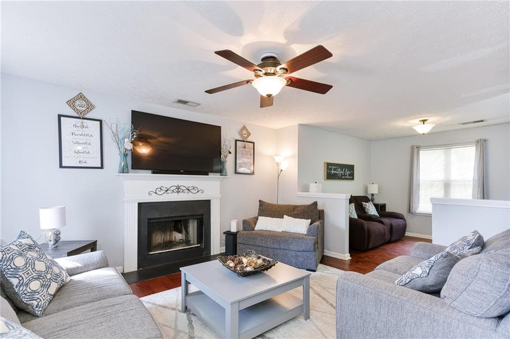4 bedroom, 3 bathroom, 1,771 sq ft single family residence for sale at 4926 Lake Park Lane, Acworth, GA 30101 — photo 4