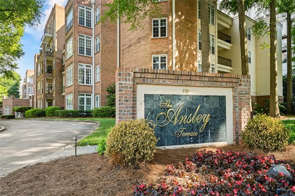 2 bedroom, 2 bathroom, 1,160 sq ft condominium sold at 175 15th Street 107, Atlanta, GA 30309