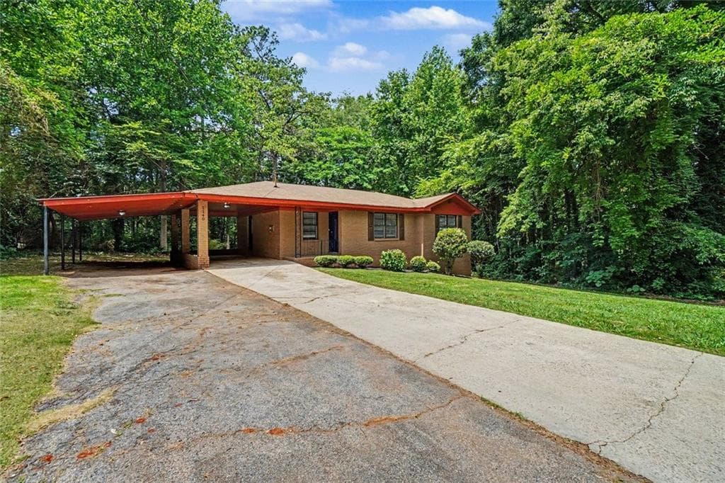 3 bedroom, 2 bathroom, 1,066 sq ft single family residence for sale at 1140 Vonda Lane, Mableton, GA 30126